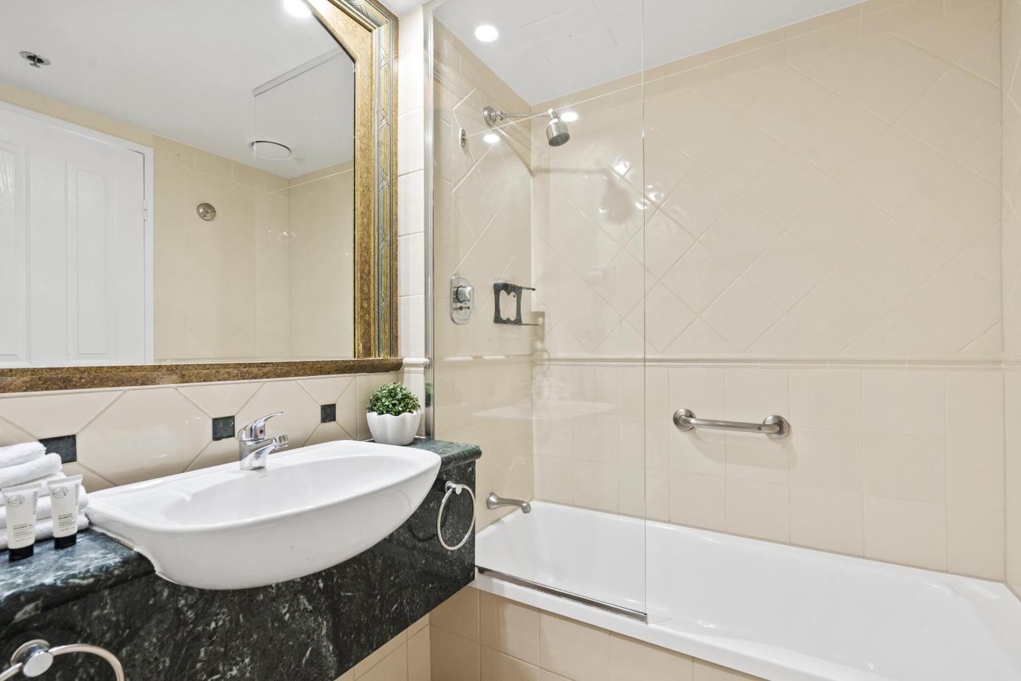 Legends Apartments - Qstay Gold Coast Exterior foto